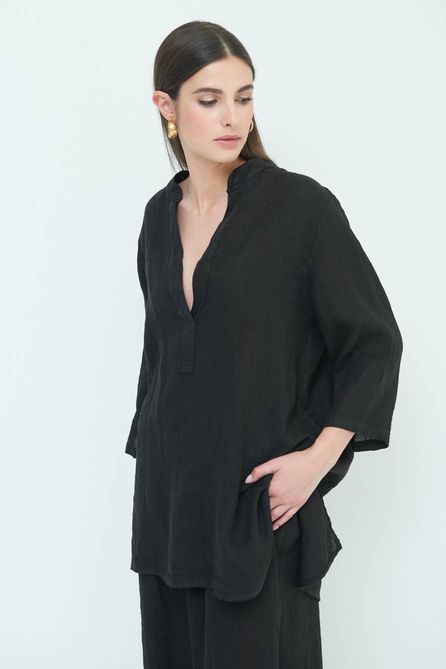 Kikisix CAMICIA COLLO COREANA OVERSIZE CON SPACCHI NERO Economico