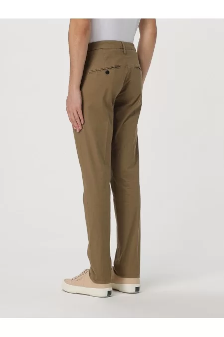 DONDUP Pantaloni di alta qualità da DONDUP Scopri i pantaloni di alta qualità di DONDUP, marchio conosciuto per il suo stile unico e la sua attenzione ai dettagli. Vestibilità perfetta e materiali pregiati In Saldo